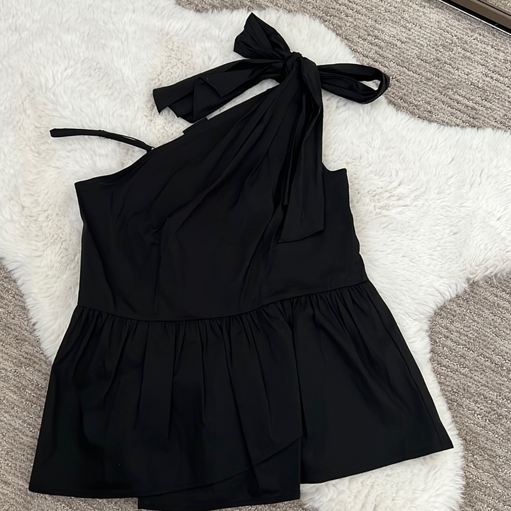 One shoulder top